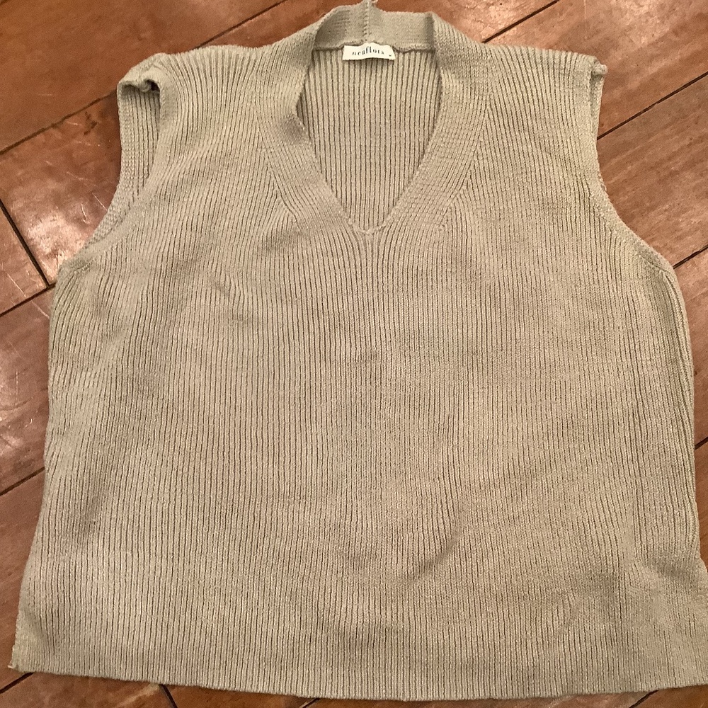 Neuflora Quebec sweater size medium